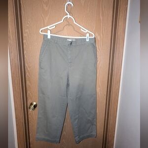 Liz Claiborne-Liz Wear Jeans-Classic Fit Sage Green Chino Capri's- Size 12